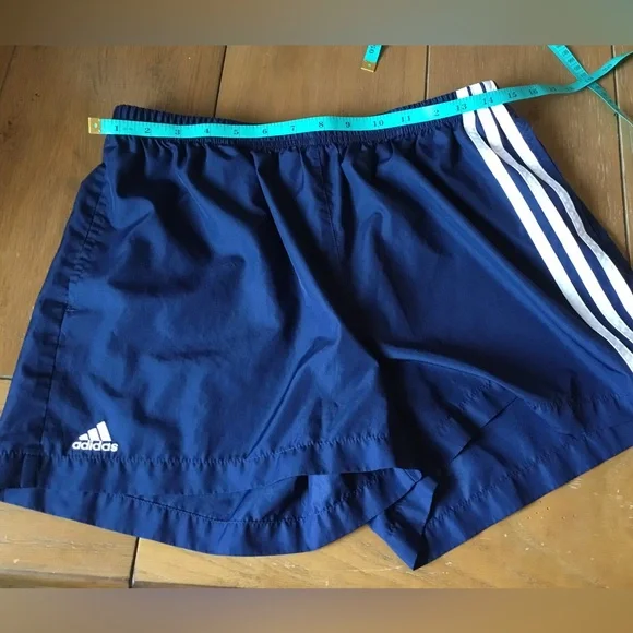 Addidas Shorts ladies med EUC - Picture 1 of 4
